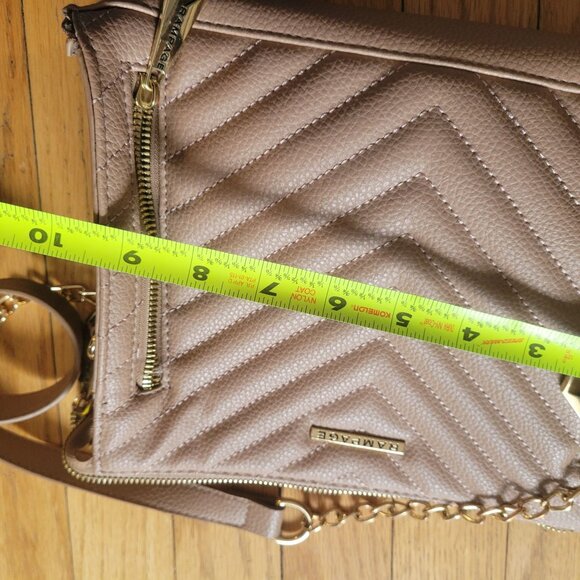 Rampage Beige Quilted Crossbody Bag With Gold Chain Strap Chevron Pattern & Zipp - Picture 7 of 8